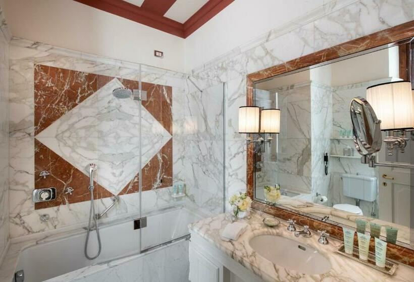 سوئیت جونیور با چشم‌انداز, Helvetia&bristol Firenze – Starhotels Collezione
