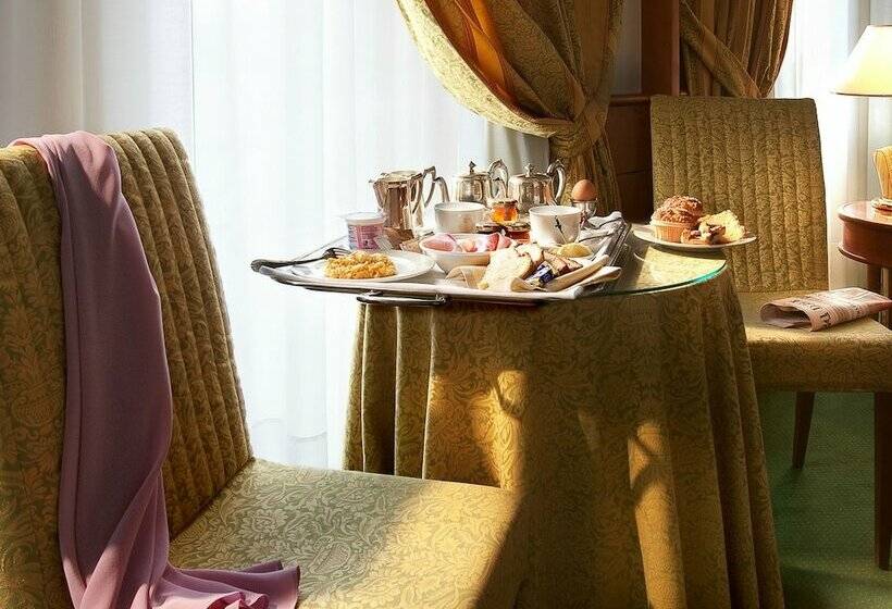 سوئیت کلاسیک, Cavour