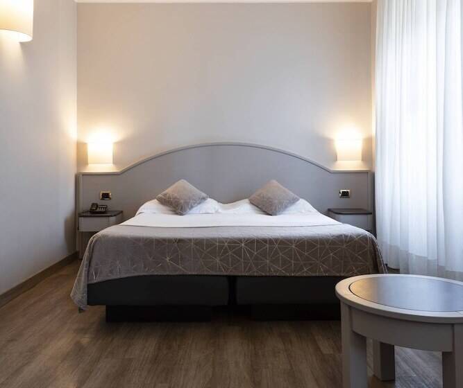 اتاق استاندارد سه نفره, Mokinba Hotels Baviera