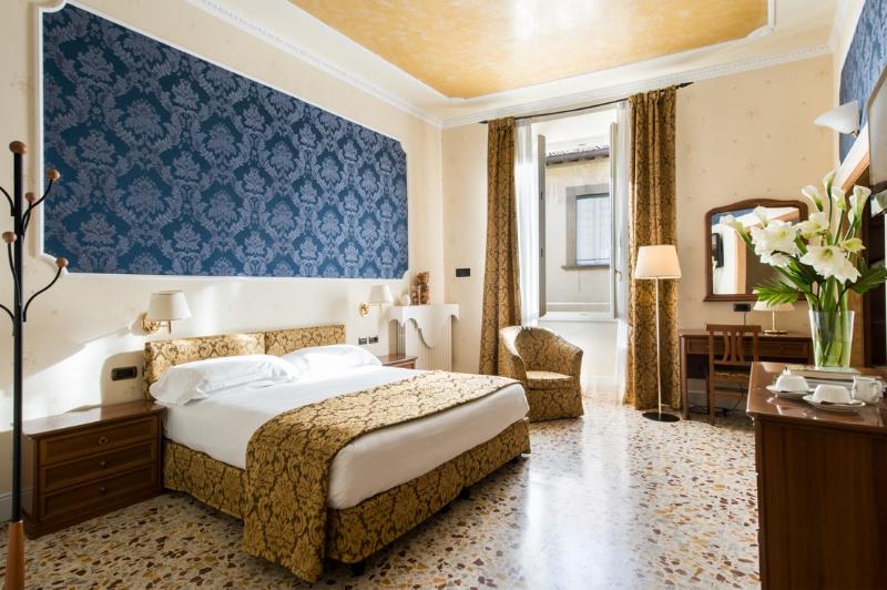 Comfort Room, Silla