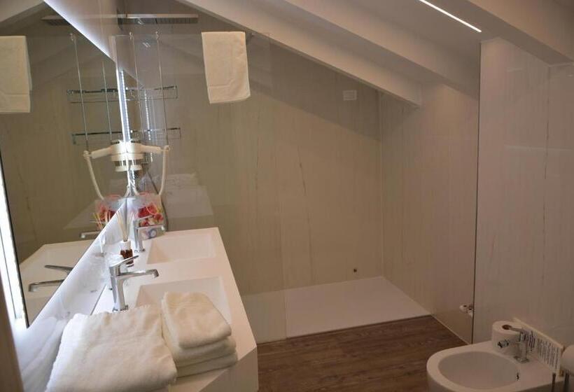 스위트, Grand Hotel Liberty