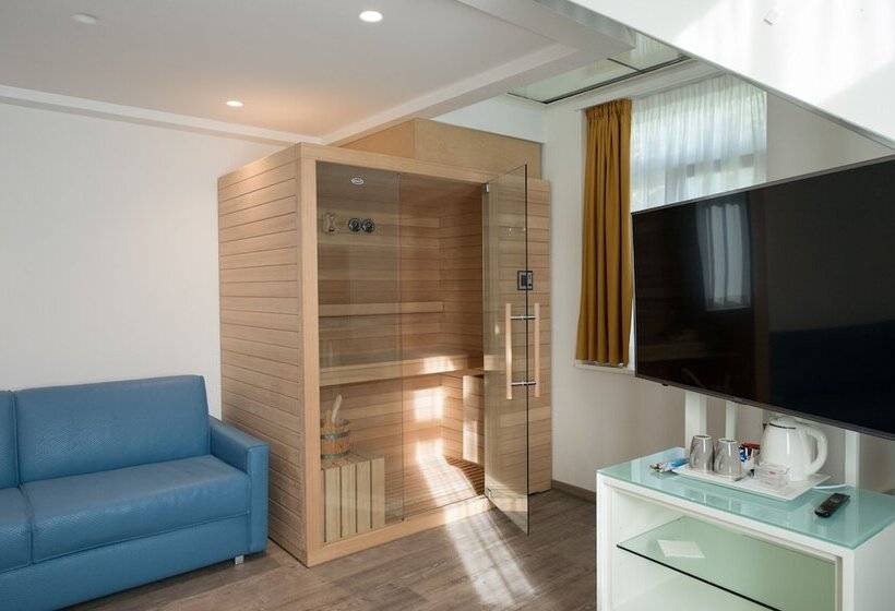 Люкс, Grand Hotel Liberty