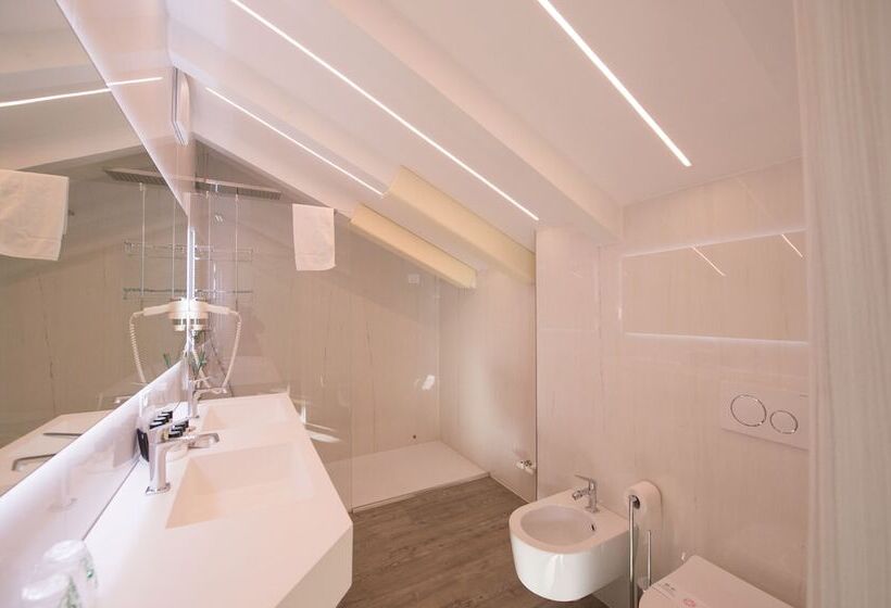 스위트, Grand Hotel Liberty