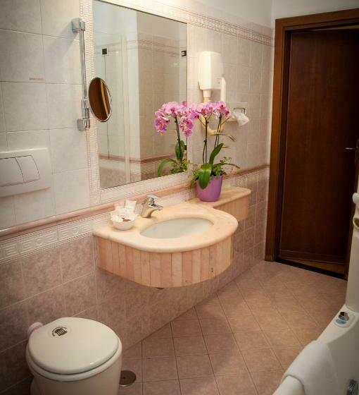 اتاق استاندارد چهار تخته, Palladium Palace