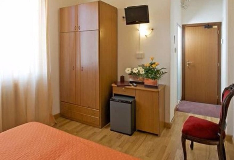 اتاق استاندارد چهار تخته, Roma