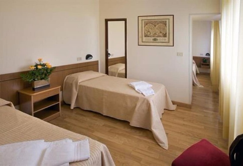 اتاق استاندارد چهار تخته, Roma