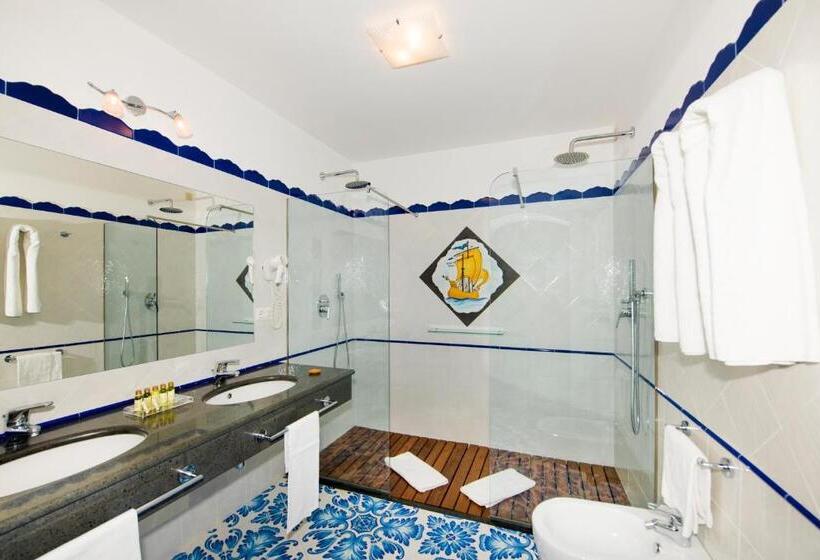 اتاق استاندارد سه نفره, Savoia