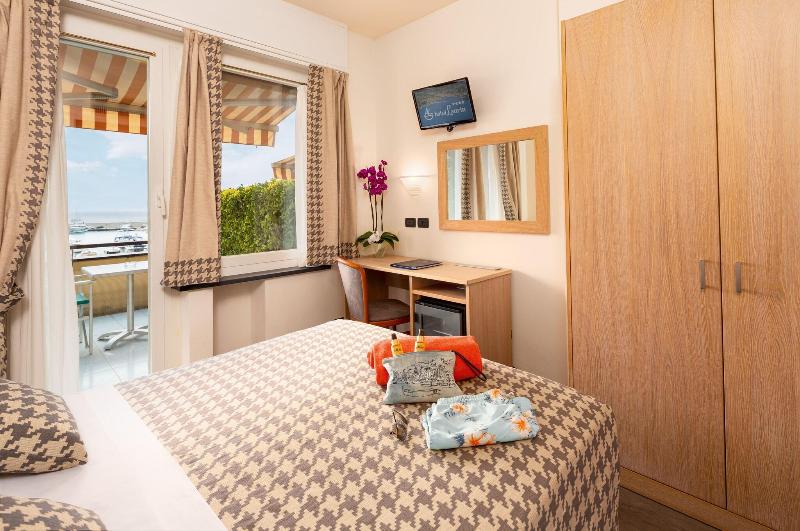 Quarto Estandar Vista Mar com Sacada, Laurin