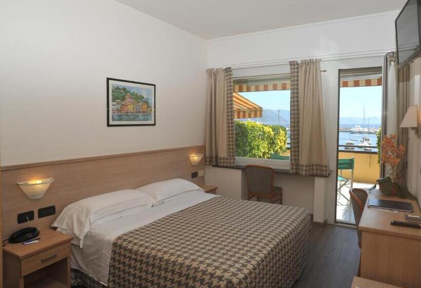 Quarto Estandar Vista Mar com Sacada, Laurin