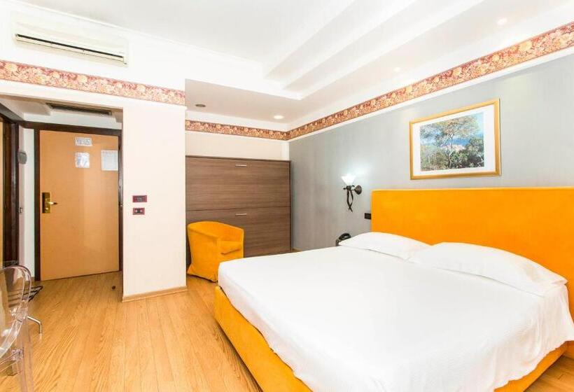 Quarto Familiar, Royal Torino Centro Congressi