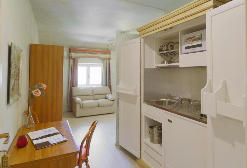 스탠다드 스튜디오, Park Hotel Villa Salzea