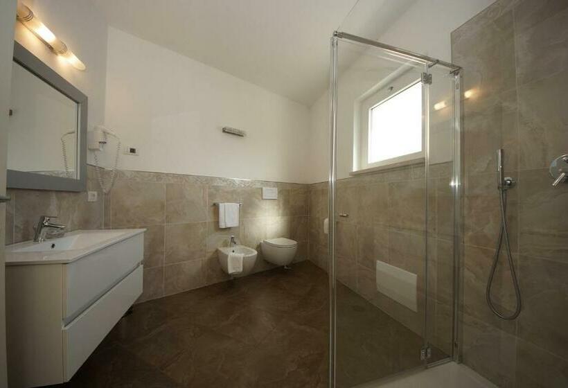 Quarto Estandar Vista Lago, Village Hotel Lucia