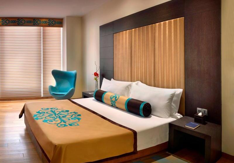 带城市景观和大床的豪华房间, The Lalit Great Eastern Kolkata