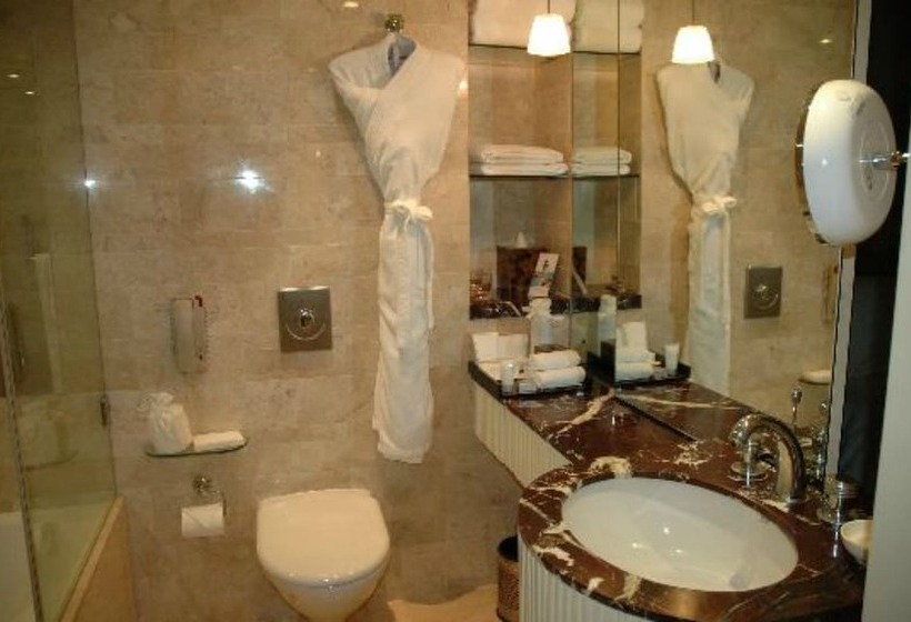 Premium Room City View, The Leela Mumbai