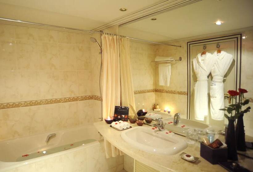 Номер Deluxe, La Tour Hassan Palace