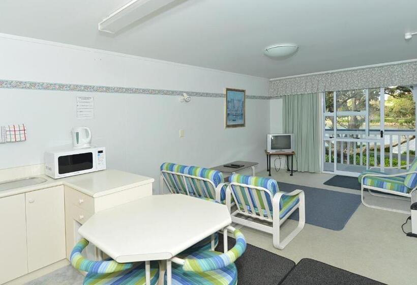 Семейный Номер, Acacia Lodge Motel