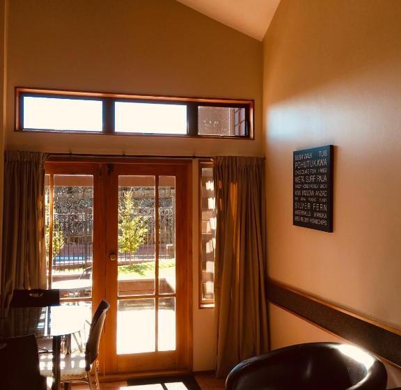 패밀리 룸, Cascades Lakefront Motel