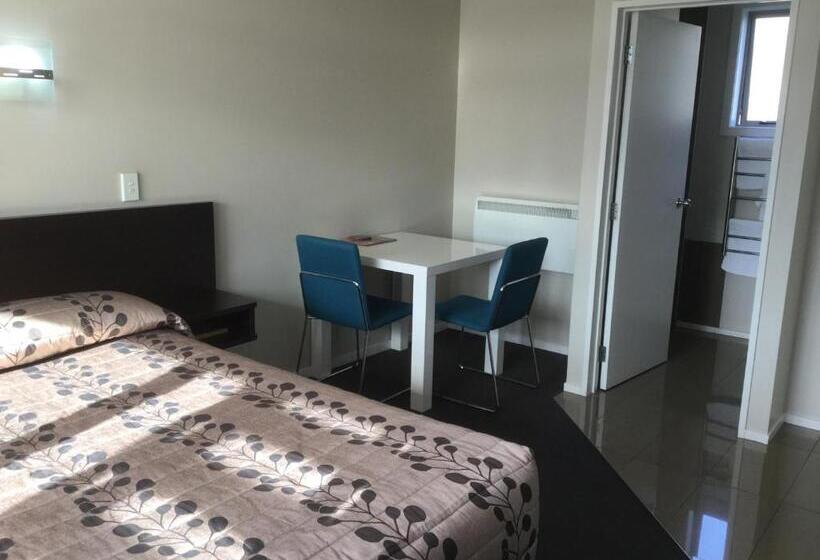 스탠다드 스튜디오, Aspree Motor Inn