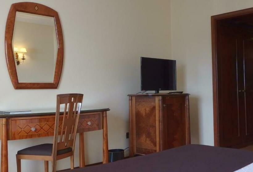 Номер Стандарт Вид на Город, Golden Tulip Porto Gaia