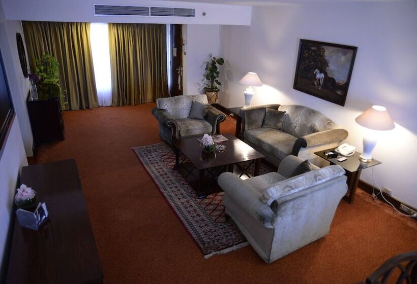 デラックススイート, Karachi Marriott
