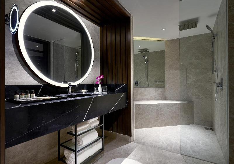 جناح سرير كينج, Fairmont Singapore