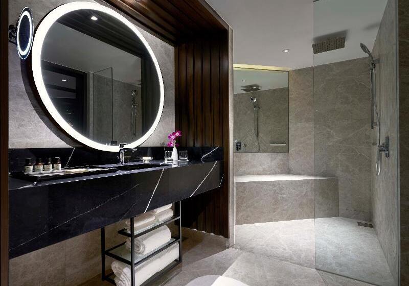 جناح سرير كينج, Fairmont Singapore