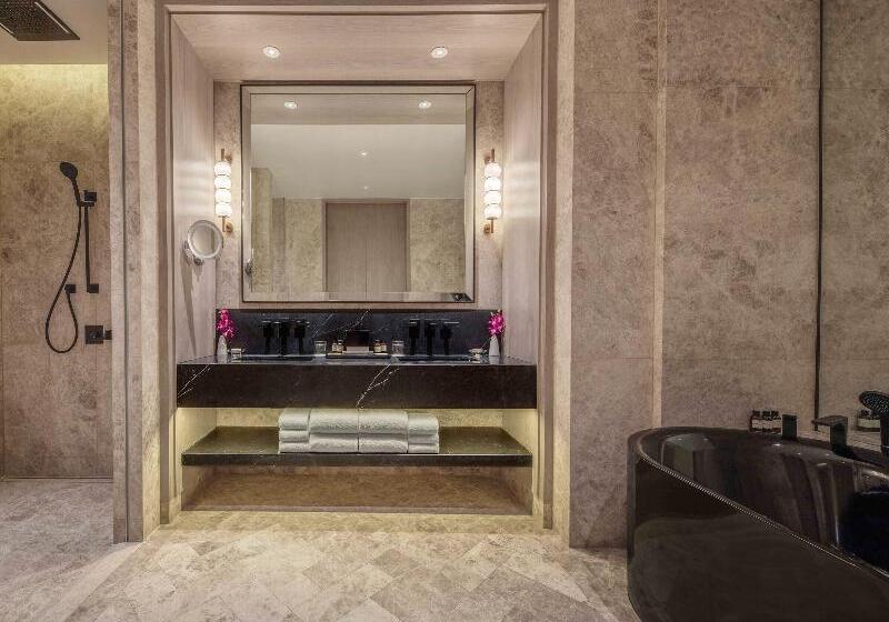 جناح, Fairmont Singapore