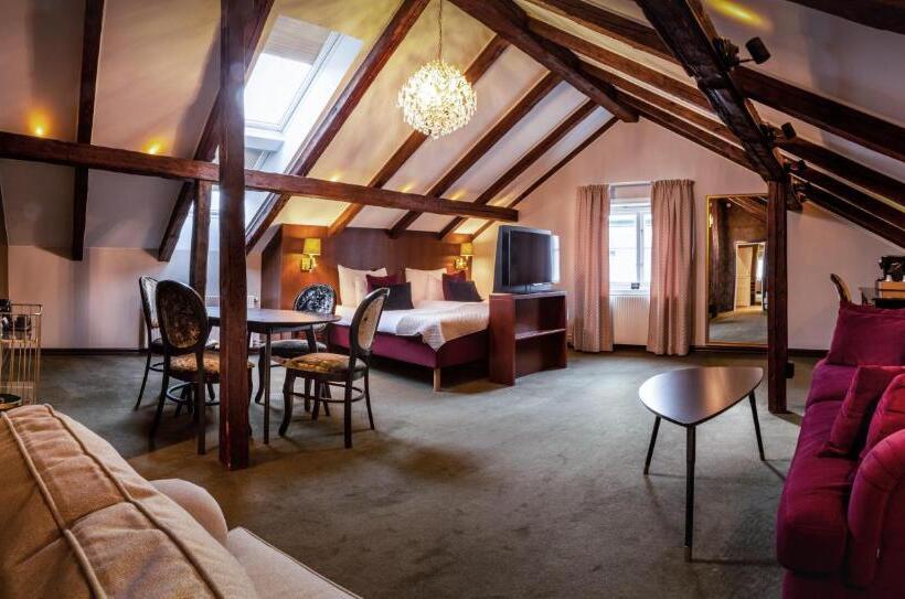 Полулюкс, Profilhotels Calmar Stadshotell