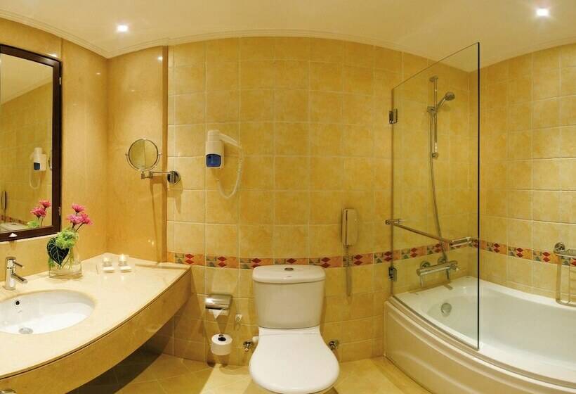 اتاق سوپریور با چشم‌انداز استخر, Movenpick Resort Aswan