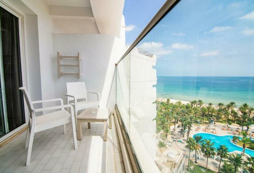 اتاق خانوادگی با چشم‌انداز دریا, Riadh Palms Resort & Spa