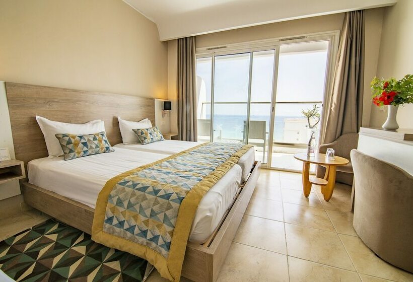 اتاق خانوادگی با چشم‌انداز دریا, Riadh Palms Resort & Spa