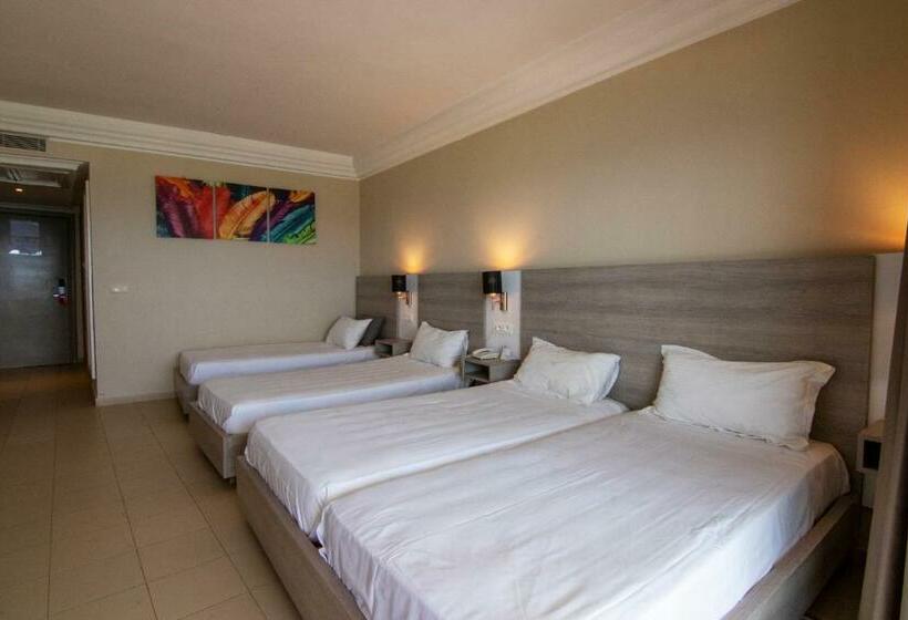 اتاق استاندارد چهار تخته با چشم‌انداز دریا, Riadh Palms Resort & Spa