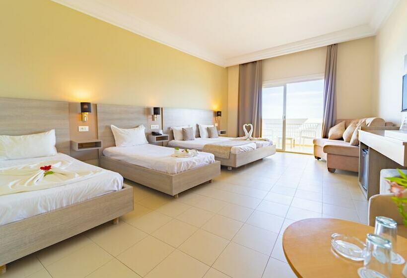 اتاق استاندارد چهار تخته با چشم‌انداز دریا, Riadh Palms Resort & Spa