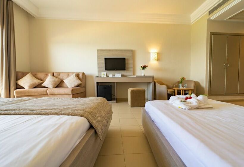 اتاق استاندارد چهار تخته با چشم‌انداز دریا, Riadh Palms Resort & Spa