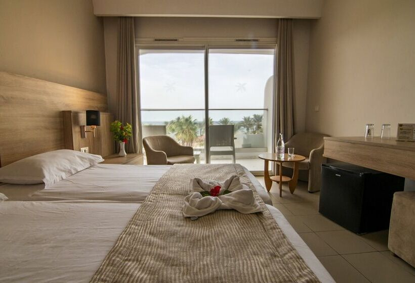 اتاق استاندارد یک نفره با چشم‌انداز دریا, Riadh Palms Resort & Spa
