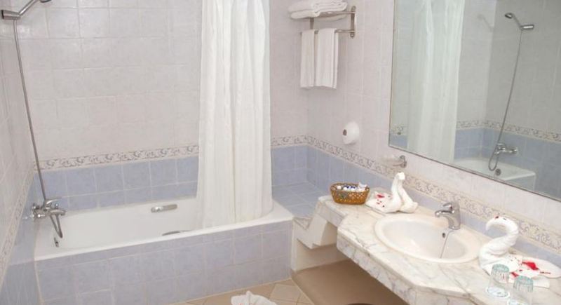 اتاق استاندارد چهار تخته با چشم‌انداز دریا, Riadh Palms Resort & Spa