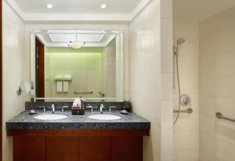 quarto Deluxe Cama King com Vistas, The Nile Ritz Carlton