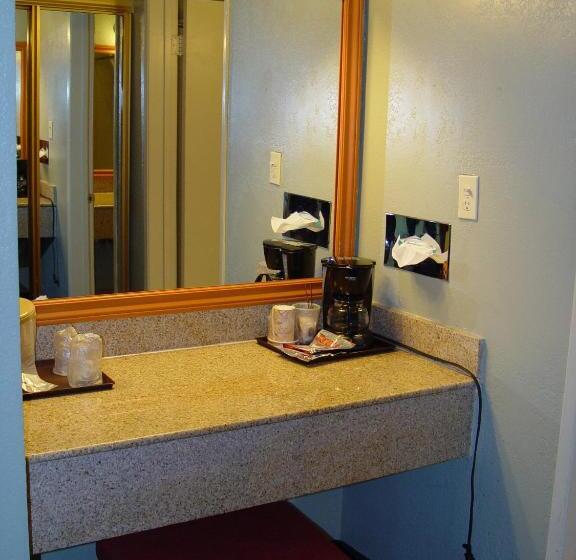 חדר סופריור, Clarion Hotel Bakersfield North