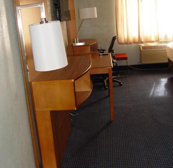חדר סופריור, Clarion Hotel Bakersfield North