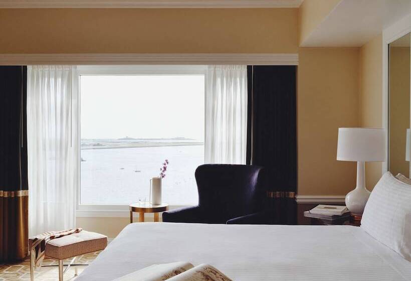 수피리어 전망 룸, Boston Harbor