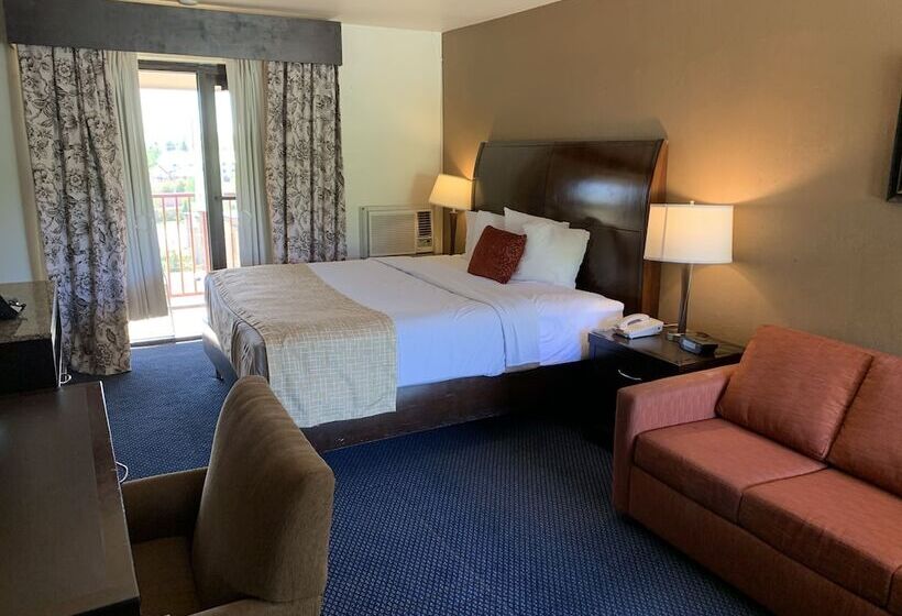 Полулюкс, Travelodge By Wyndham Rapid City