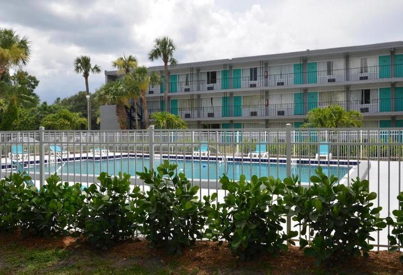 חדר סטנדרט נוף לבריכה, Altamonte Springs Hotel And Suites