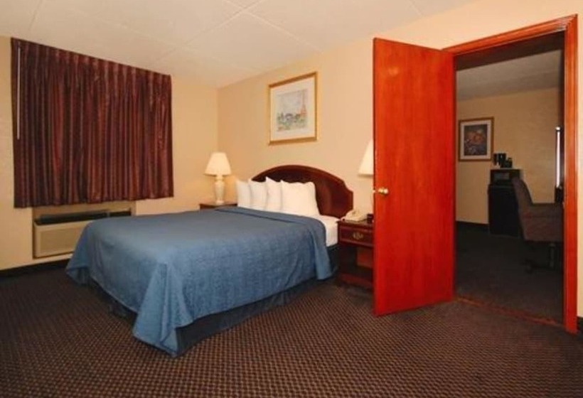 Люкс, Econo Lodge Inn & Suites