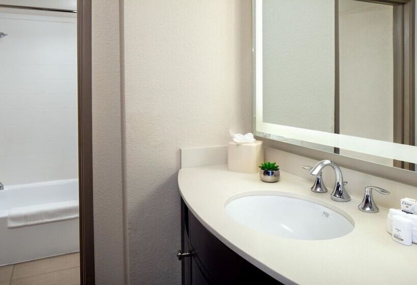 Люкс, Holiday Inn And Suites Phoenix Airport North, An Ihg