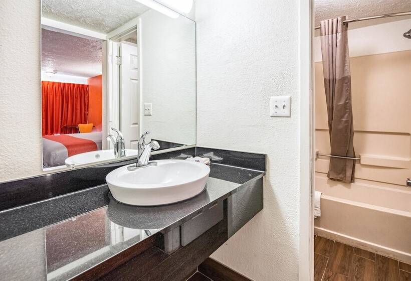 Номер Deluxe, Motel 6 Columbus, Oh