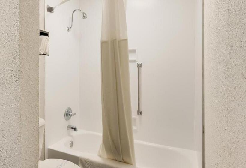 Номер Стандарт, Clarion Inn & Suites Russellville I40