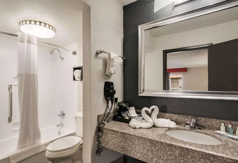 Люкс с гидромассажем, Clarion Inn & Suites Russellville I40