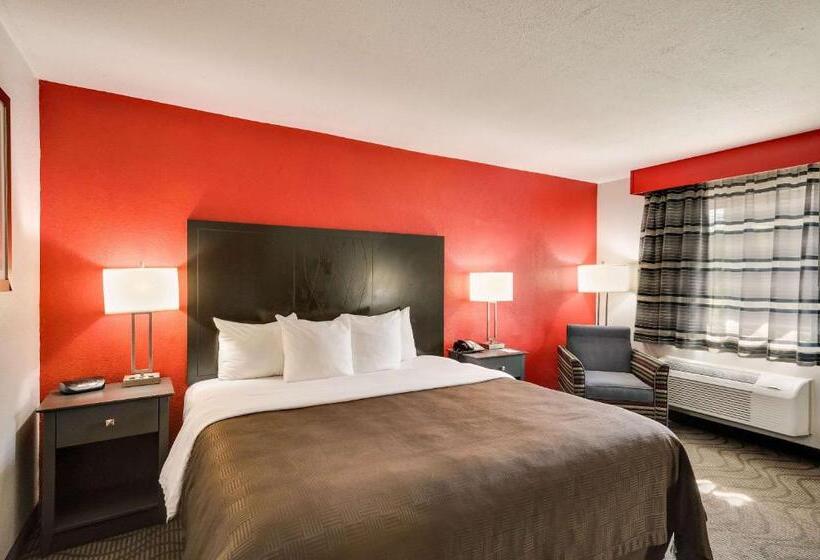 Люкс Кровать Кинг, Clarion Inn & Suites Russellville I40