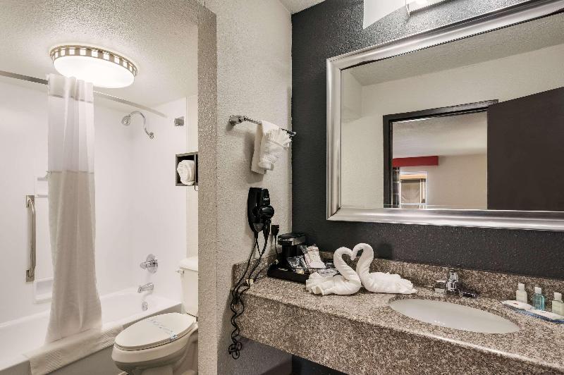 Номер Стандарт, Clarion Inn & Suites Russellville I40