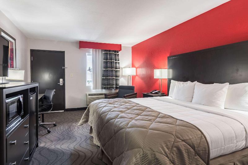 Номер Стандарт, Clarion Inn & Suites Russellville I40
